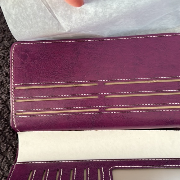 Brand New multi compartment wallet - Picture 4 of 5